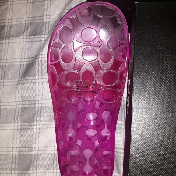 Coach Ulyssa slides - Picture 2 of 3